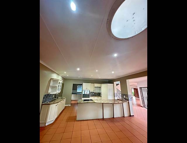 5 BEDROOM FREESTANDING TO LET IN BEN FLEUR